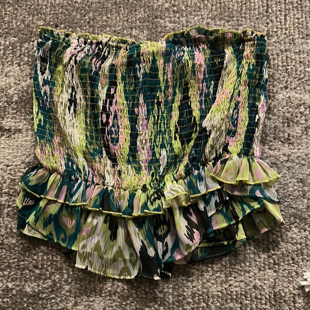 Brand new strapless top